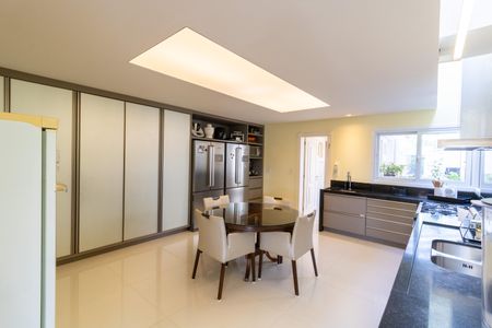 Casa de condomínio para alugar com 940m², 7 quartos e 1 vagaCozinha