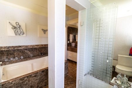 Casa de condomínio para alugar com 940m², 7 quartos e 1 vagaBanheiro da Suíte 2