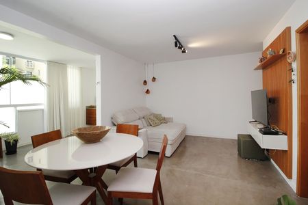 Apartamento à venda com 83m², 3 quartos e 2 vagasSala