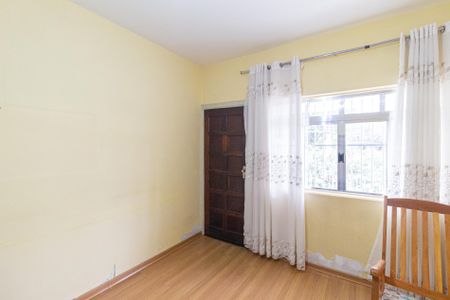 Casa à venda com 160m², 4 quartos e 2 vagas Casa à venda com 160m², 4 quartos e 2 vagasSala