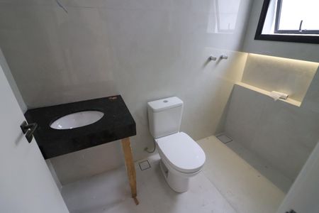 Casa à venda com 150m², 3 quartos e 4 vagasBanheiro da Suíte 2