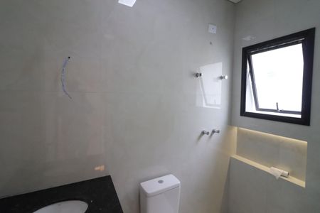 Casa à venda com 150m², 3 quartos e 4 vagasBanheiro da Suíte 2