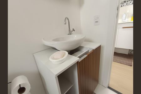 Studio para alugar com 25m², 1 quarto e sem vaga Studio para alugar com 25m², 1 quarto e sem vagaBanheiro Social