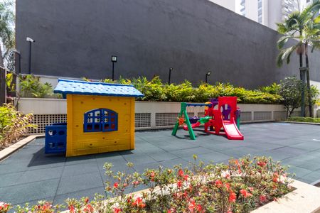 Apartamento à venda com 240m², 3 quartos e 3 vagasÁrea comum - Playground