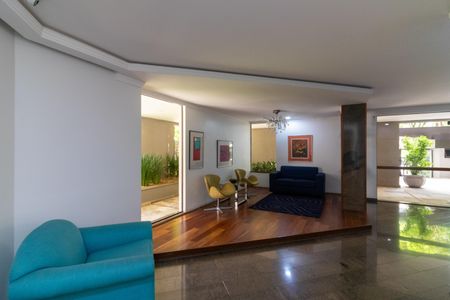 Apartamento à venda com 240m², 3 quartos e 3 vagasHall social