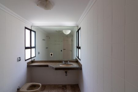 Apartamento à venda com 240m², 3 quartos e 3 vagasBanheiro da Suíte