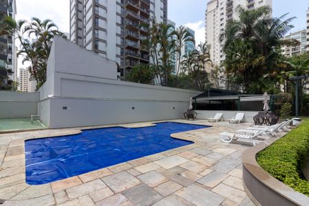 Apartamento à venda com 240m², 3 quartos e 3 vagasÁrea comum - Piscina