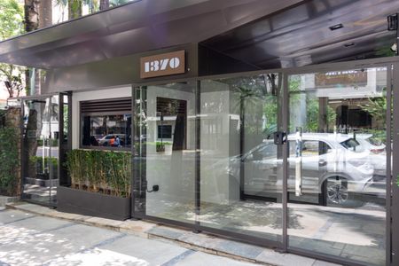 Apartamento à venda com 240m², 3 quartos e 3 vagasFachada e portaria