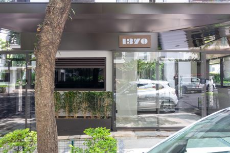 Apartamento à venda com 240m², 3 quartos e 3 vagasFachada e portaria