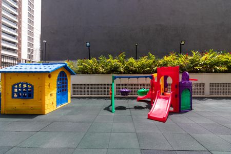 Apartamento à venda com 240m², 3 quartos e 3 vagasÁrea comum - Playground