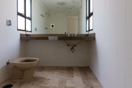 Apartamento à venda com 240m², 3 quartos e 3 vagasBanheiro da Suíte