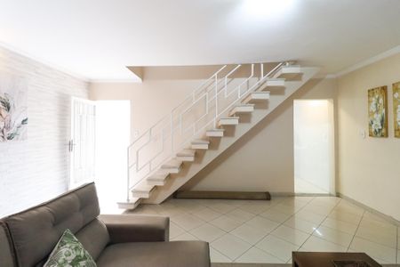 Casa à venda com 133m², 3 quartos e 2 vagas Casa à venda com 133m², 3 quartos e 2 vagasSala