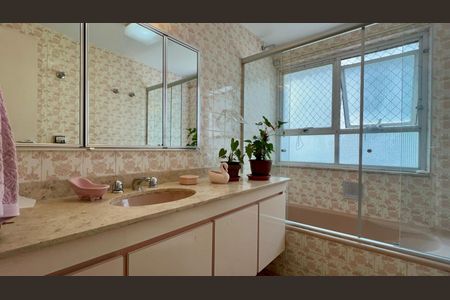 Apartamento à venda com 168m², 4 quartos e 1 vagaBanheiro da Suíte 1