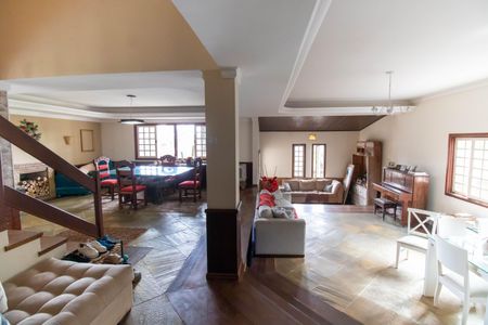 Sala de casa para alugar com 5 quartos, 800m² em Badu, Niterói