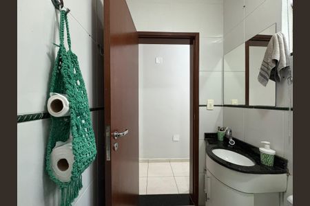 Casa à venda com 130m², 3 quartos e 2 vagasBanheiro 2