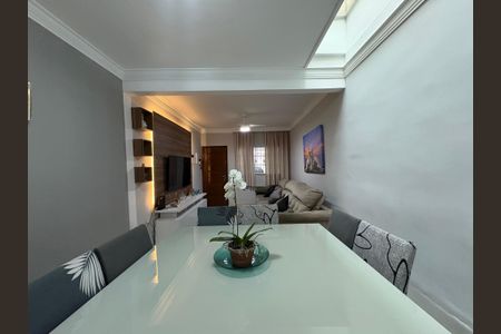 Casa à venda com 130m², 3 quartos e 2 vagasSala