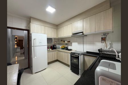Casa à venda com 130m², 3 quartos e 2 vagasCozinha