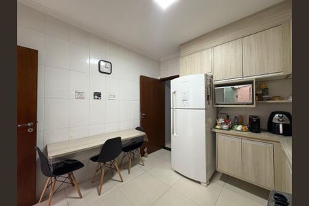 Casa à venda com 130m², 3 quartos e 2 vagasCozinha