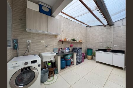 Casa à venda com 130m², 3 quartos e 2 vagasLavanderia