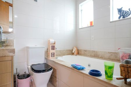 Casa à venda com 249m², 3 quartos e 3 vagasBanheiro da Suíte 1