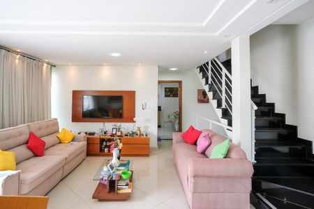 Casa à venda com 249m², 3 quartos e 3 vagasSala