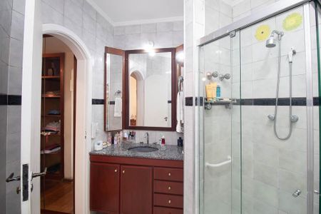 Casa para alugar com 610m², 4 quartos e 6 vagasBanheiro da Suíte