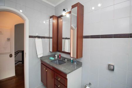 Casa para alugar com 610m², 4 quartos e 6 vagasBanheiro 2