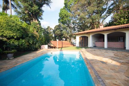 Casa para alugar com 610m², 4 quartos e 6 vagasQuintal / Piscina