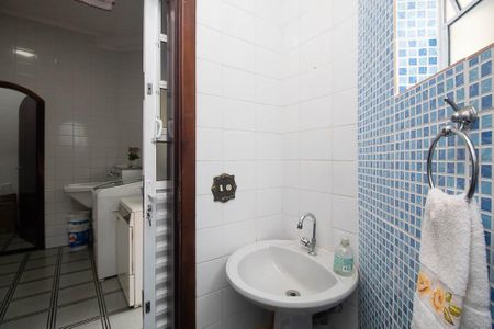 Casa para alugar com 610m², 4 quartos e 6 vagasBanheiro de Serviço