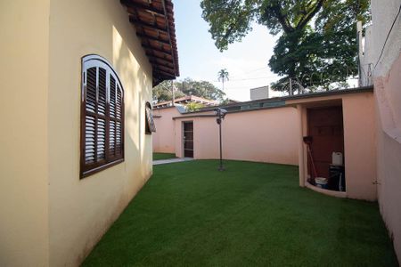 Casa para alugar com 610m², 4 quartos e 6 vagasQuintal