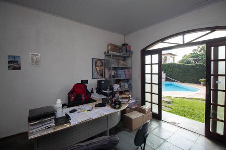 Casa para alugar com 610m², 4 quartos e 6 vagasEscritório