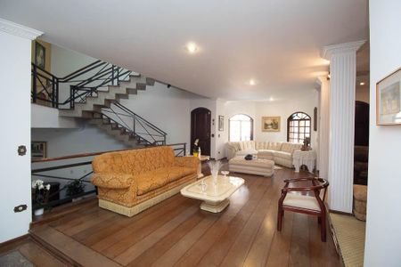 Casa para alugar com 610m², 4 quartos e 6 vagasSala