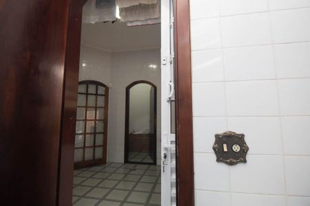 Casa para alugar com 610m², 4 quartos e 6 vagasBanheiro de Serviço