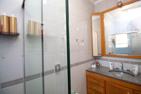 Casa para alugar com 610m², 4 quartos e 6 vagasBanheiro 