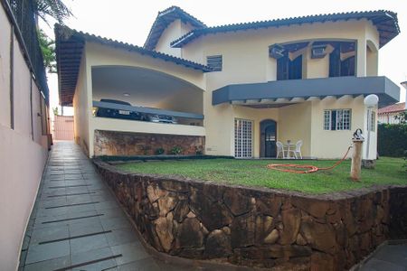 Casa para alugar com 610m², 4 quartos e 6 vagasÁrea Externa