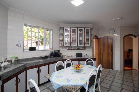 Casa para alugar com 610m², 4 quartos e 6 vagasCozinha