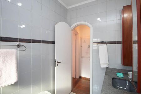 Casa para alugar com 610m², 4 quartos e 6 vagasBanheiro 2