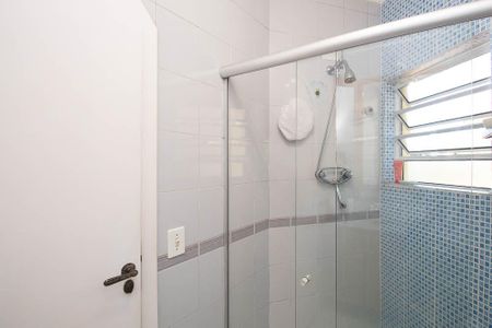 Casa para alugar com 610m², 4 quartos e 6 vagasBanheiro 