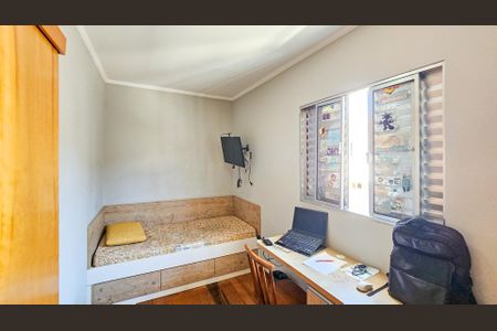 Casa à venda com 185m², 3 quartos e 2 vagas Casa à venda com 185m², 3 quartos e 2 vagasQuarto 1