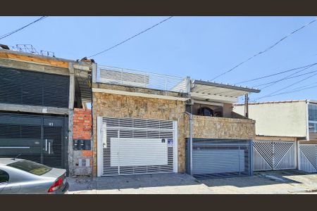 Casa à venda com 185m², 3 quartos e 2 vagas Casa à venda com 185m², 3 quartos e 2 vagasFachada