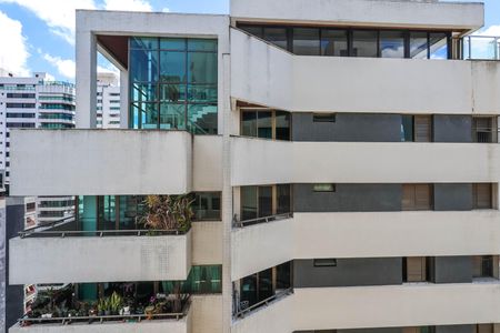 Apartamento à venda com 182m², 4 quartos e 3 vagas Apartamento à venda com 182m², 4 quartos e 3 vagasSala