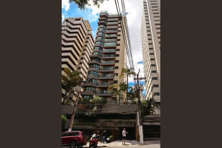 Apartamento à venda com 182m², 4 quartos e 3 vagas Apartamento à venda com 182m², 4 quartos e 3 vagasFachada