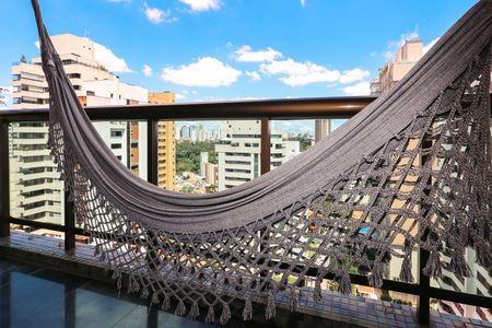 Apartamento à venda com 182m², 4 quartos e 3 vagas Apartamento à venda com 182m², 4 quartos e 3 vagasVaranda