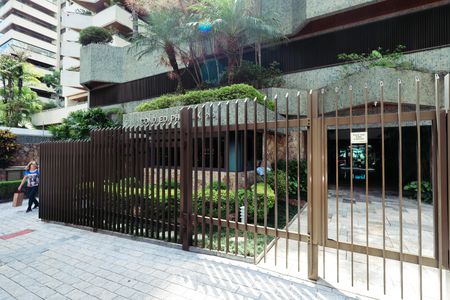 Apartamento à venda com 182m², 4 quartos e 3 vagas Apartamento à venda com 182m², 4 quartos e 3 vagasFachada