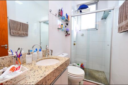 Apartamento à venda com 57m², 2 quartos e 2 vagas Apartamento à venda com 57m², 2 quartos e 2 vagasBanheiro da Suíte