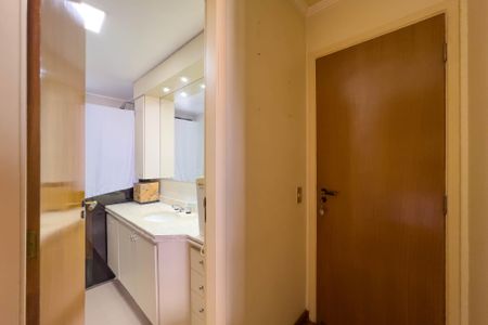 Apartamento à venda com 199m², 4 quartos e 4 vagasBanheiro da Suíte 1