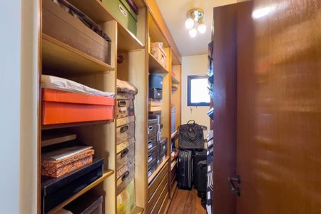 Apartamento à venda com 199m², 4 quartos e 4 vagasCloset da Suíte 1