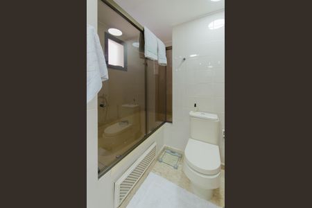 Apartamento à venda com 199m², 4 quartos e 4 vagasBanheiro da Suíte 2