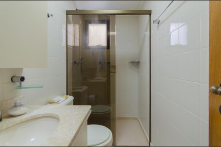 Apartamento à venda com 199m², 4 quartos e 4 vagasBanheiro da Suíte 1