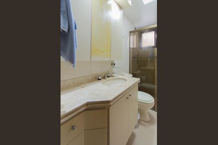 Apartamento à venda com 199m², 4 quartos e 4 vagasBanheiro da Suíte 1